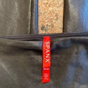 Spanx Faux Leather Leggings size medium regular length  Very good condition.